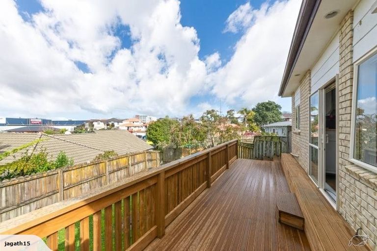 Photo of property in 25c Buscomb Avenue, Henderson, Auckland, 0610