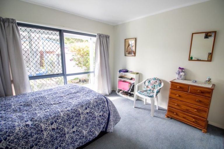 Photo of property in 21 Hennessy Street East, Foxton Beach, Foxton, 4815