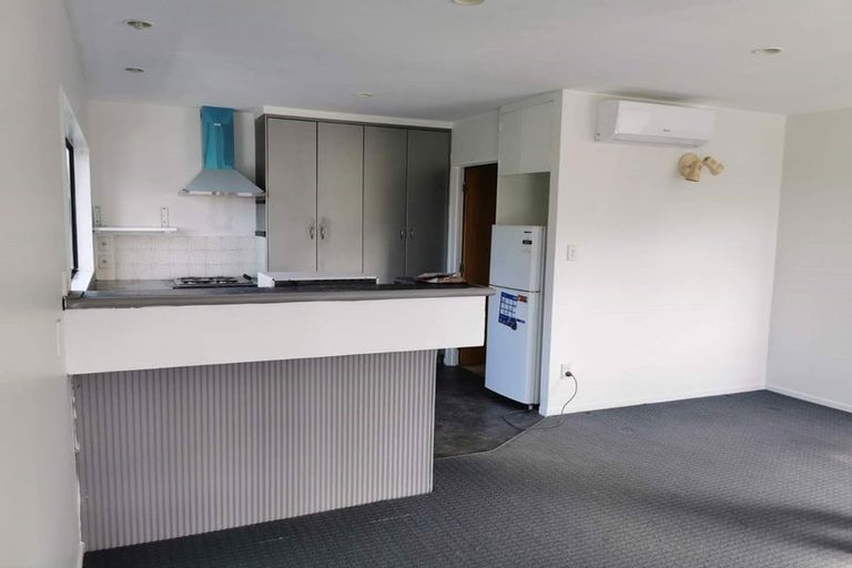 Photo of property in 17a Covil Avenue, Te Atatu South, Auckland, 0610