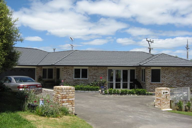 Photo of property in 2 Garden Terrace, Pukekohe, 2120