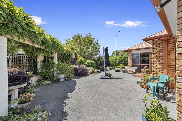 Photo of property in 2 Callum Brae Drive, Rototuna, Hamilton, 3210