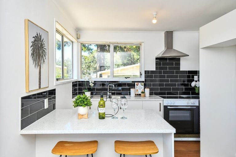 Photo of property in 33 Killington Crescent, Mangere, Auckland, 2022