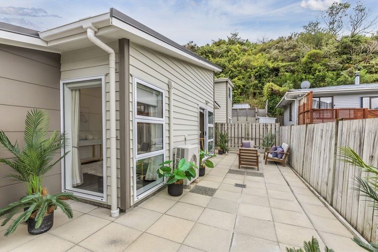 Photo of property in 16a Lincoln Avenue, Tawa, Wellington, 5028