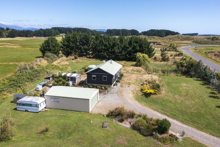 Photo of property in 75 Strathnaver Drive, Waikawa Beach, Levin, 5573