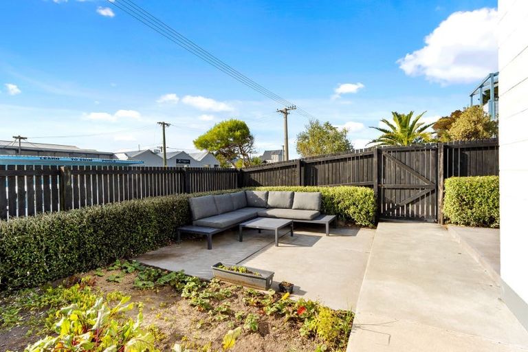 Photo of property in 1/41 Bowhill Road, New Brighton, Christchurch, 8083