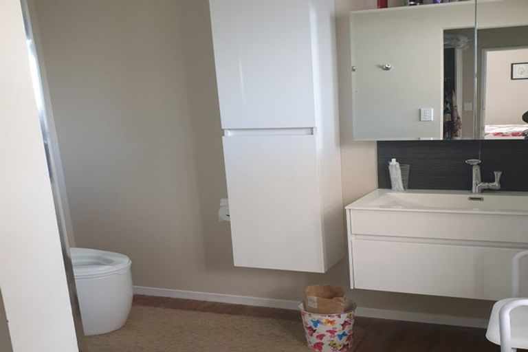 Photo of property in 40 Edgewater Parade, Waiuku, 2123