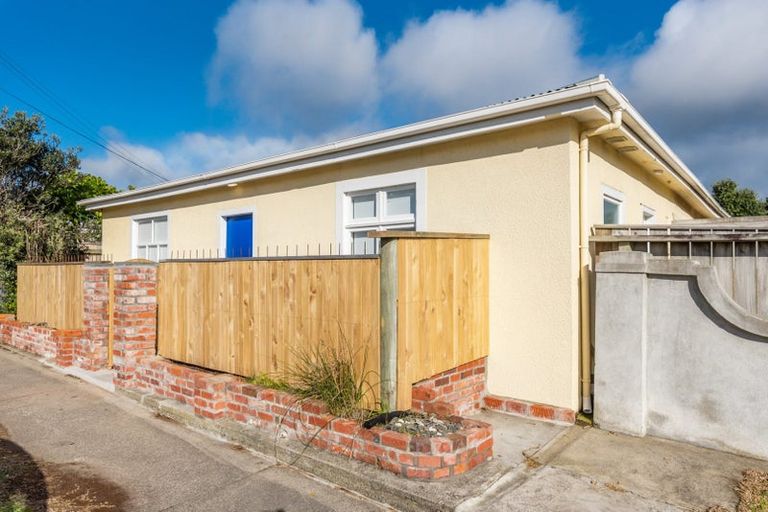 Photo of property in 10-10a Waimea Road, Waikanae Beach, Waikanae, 5036