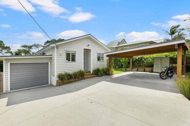Photo of property in 22 Tiri Road, Manly, Whangaparaoa, 0930