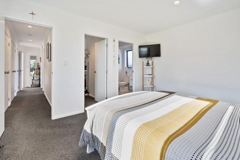 Photo of property in 42 Kowi Lakes Drive, One Tree Point, 0118