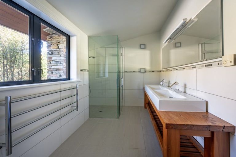 Photo of property in 10 Minaret Ridge, Wanaka, 9305