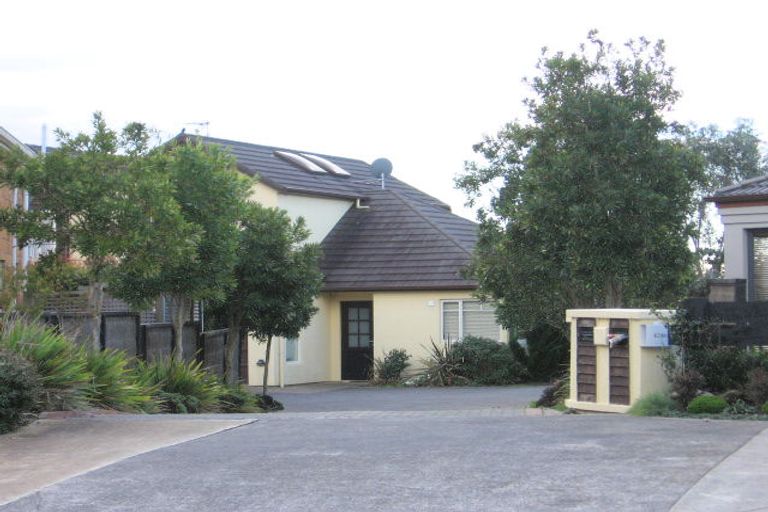Photo of property in 16 Fairfield Lane, East Tamaki Heights, Auckland, 2016