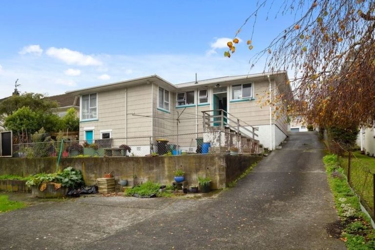 Photo of property in 38 Taylor Terrace, Tawa, Wellington, 5028