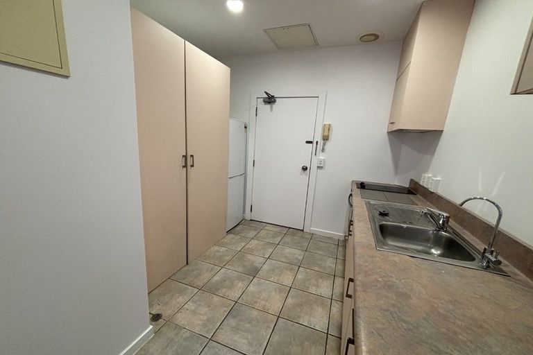 Photo of property in Terrace Tower Apartments, 6c/126 The Terrace, Wellington Central, Wellington, 6011