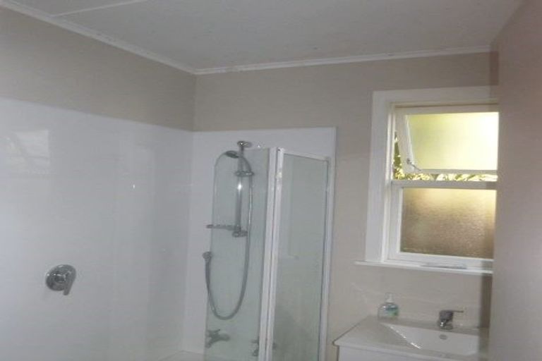 Photo of property in 1 Balmain Street, Newlands, Wellington, 6037