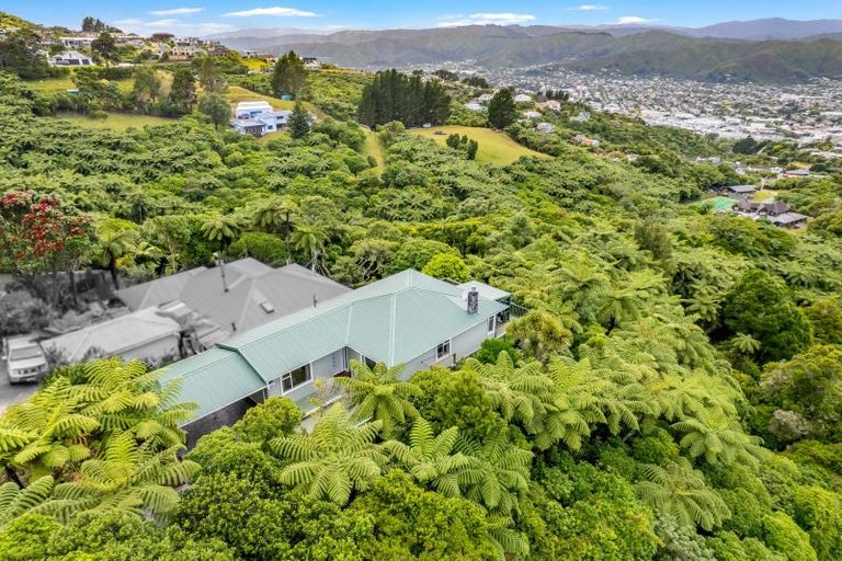 Photo of property in 176 Normandale Road, Normandale, Lower Hutt, 5010