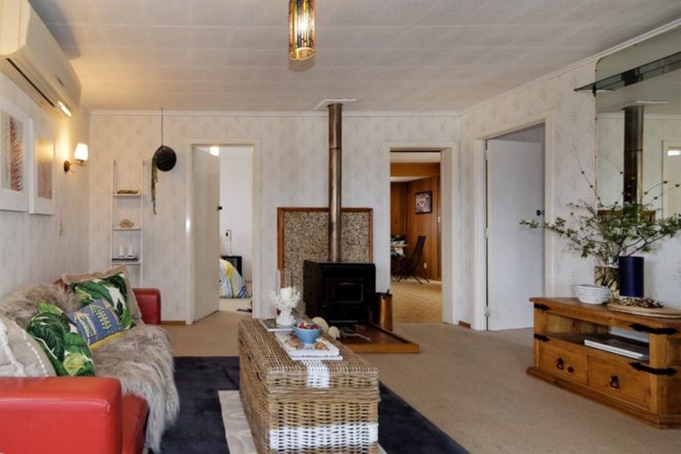 Photo of property in 69 Cornwallis Road, Cornwallis, Auckland, 0604