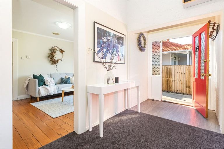 Photo of property in 17 Ensors Road, Opawa, Christchurch, 8023