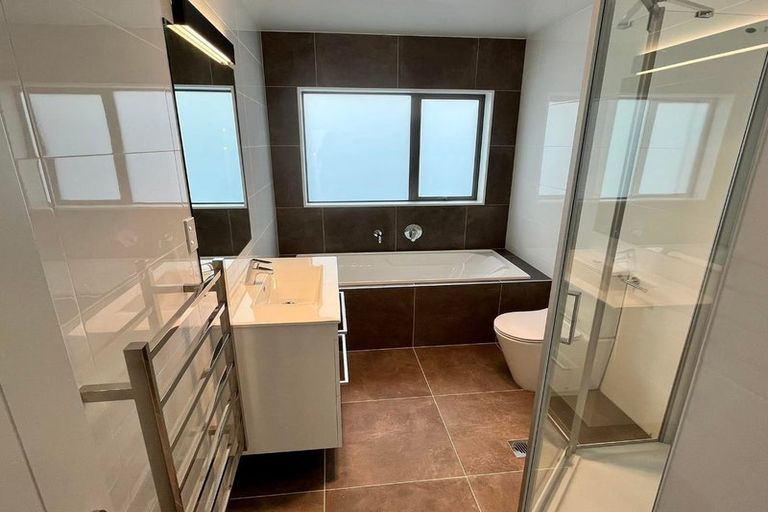 Photo of property in 20 Lockyer Road, Kumeu, 0810