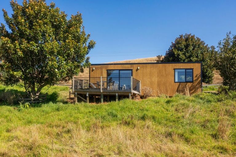 Photo of property in 141 Karioitahi Road, Waiuku, 2683