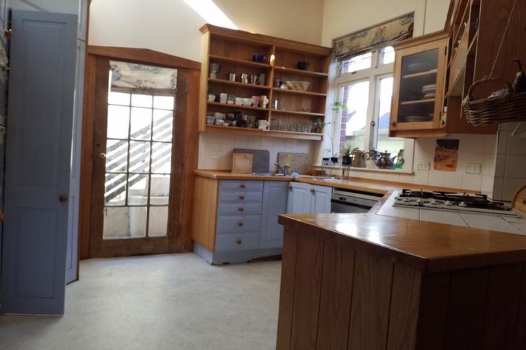 Photo of property in 64 Hawker Street, Mount Victoria, Wellington, 6011