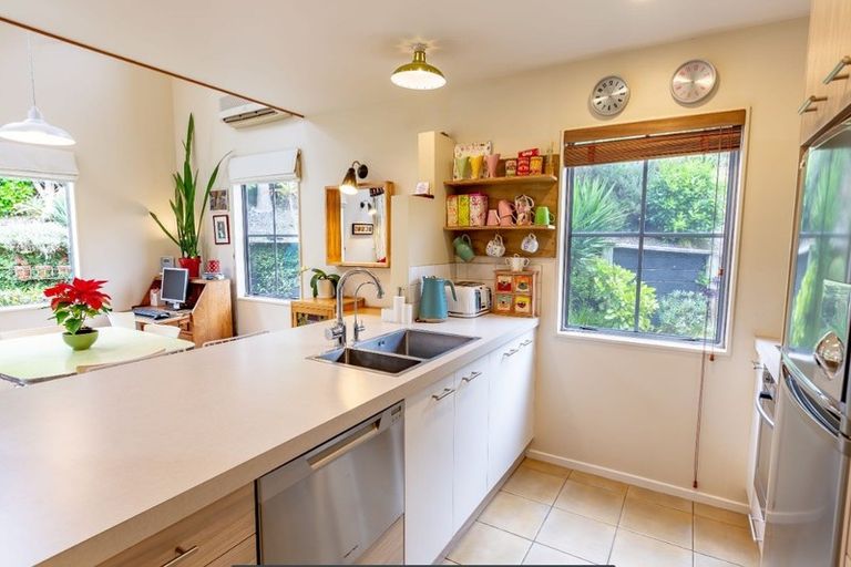 Photo of property in 11b Frimley Terrace, Waikanae Beach, Waikanae, 5036