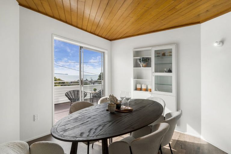 Photo of property in 1/3 Garadice Road, Rothesay Bay, Auckland, 0630