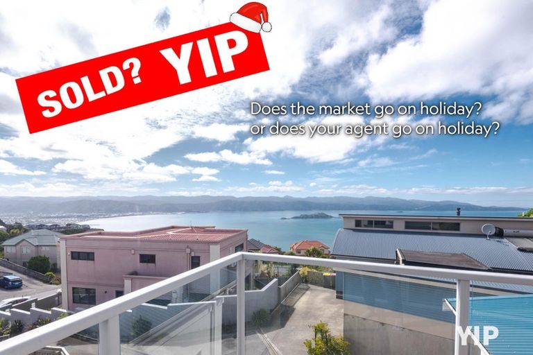 Photo of property in 12 Dress Circle, Newlands, Wellington, 6037