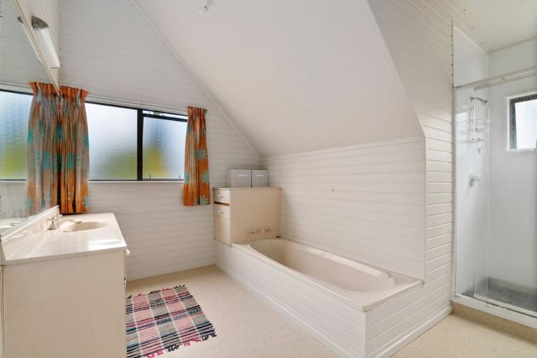 Photo of property in 4 Tirita Street, Kawaha Point, Rotorua, 3010