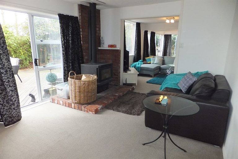 Photo of property in 211 Avonhead Road, Avonhead, Christchurch, 8042