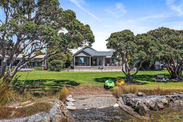 Photo of property in 40 Harbour View Road, Point Wells, Warkworth, 0986