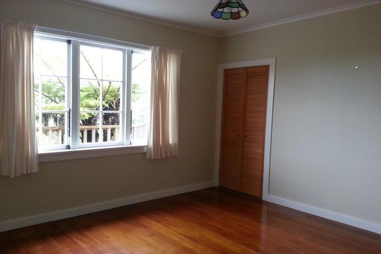 Photo of property in 33 Woodvale Grove, Fairfield, Lower Hutt, 5011
