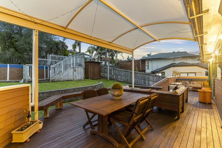 Photo of property in 5 Baulcomb Parade, Windsor Park, Auckland, 0632