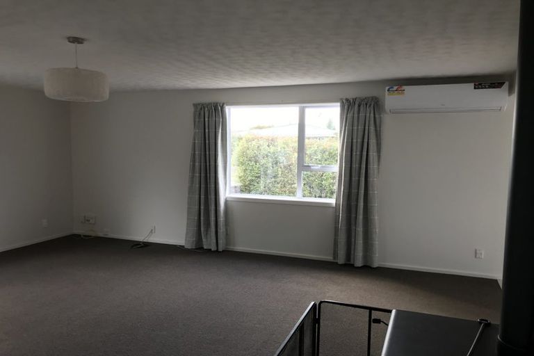 Photo of property in 33 Fern Drive, Halswell, Christchurch, 8025