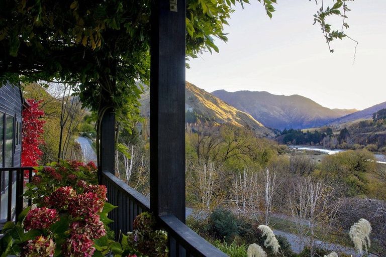 Photo of property in 361 Tucker Beach Road, Queenstown Hill, Queenstown, 9371
