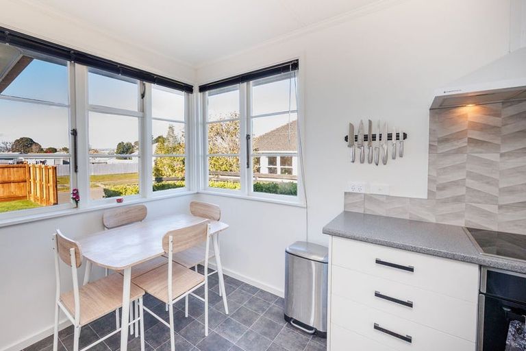 Photo of property in 2 Avon Terrace, Roslyn, Palmerston North, 4414