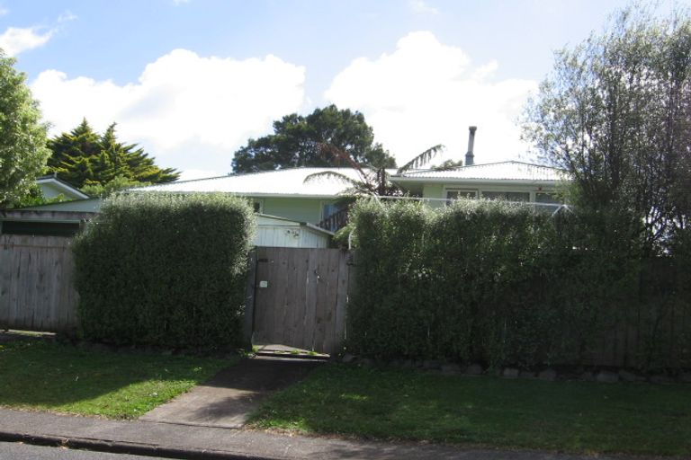 Photo of property in 10 Riverpark Crescent, Henderson, Auckland, 0610