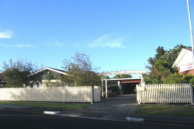 Photo of property in 5 Marcel Place, Glenfield, Auckland, 0629