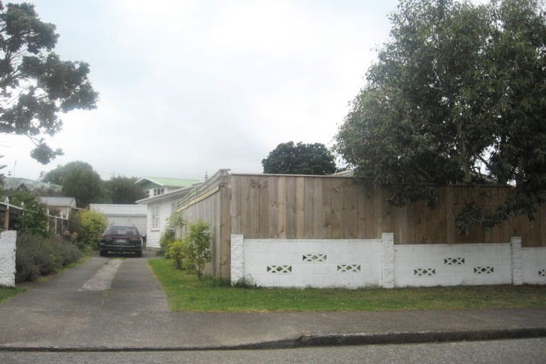 Photo of property in 19 Tarawa Street, Paekakariki, 5034