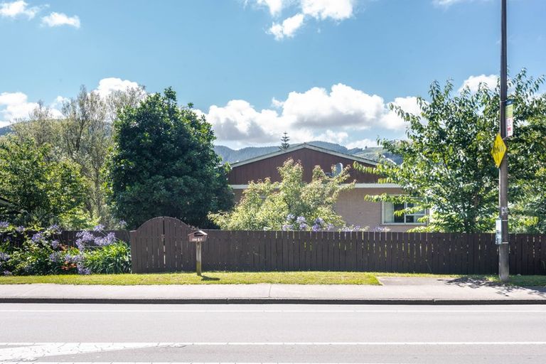 Photo of property in 292 Main Road, Tawa, Wellington, 5028