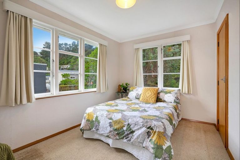 Photo of property in 136 Mana Esplanade, Paremata, Porirua, 5026
