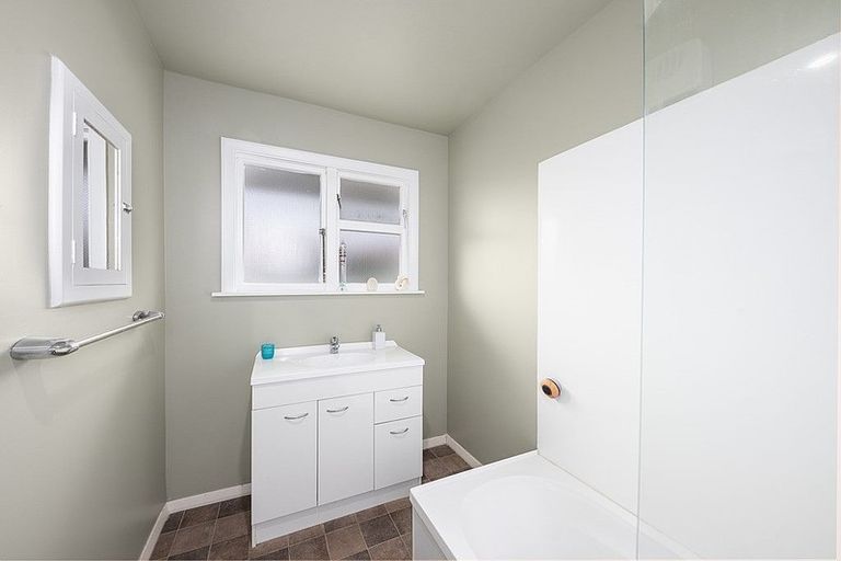 Photo of property in 2/16a Maidstone Road, Ilam, Christchurch, 8041