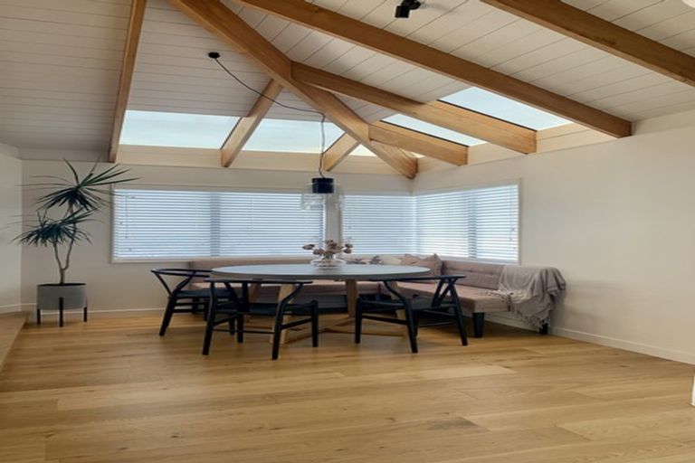 Photo of property in 1/70 Ocean View Road, Northcote, Auckland, 0627