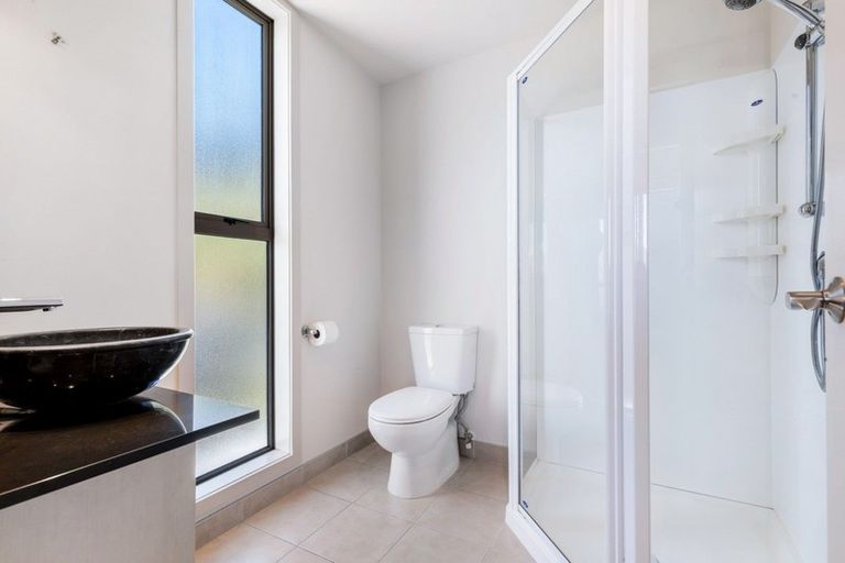 Photo of property in 72 Wynyard Crescent, Fernhill, Queenstown, 9300