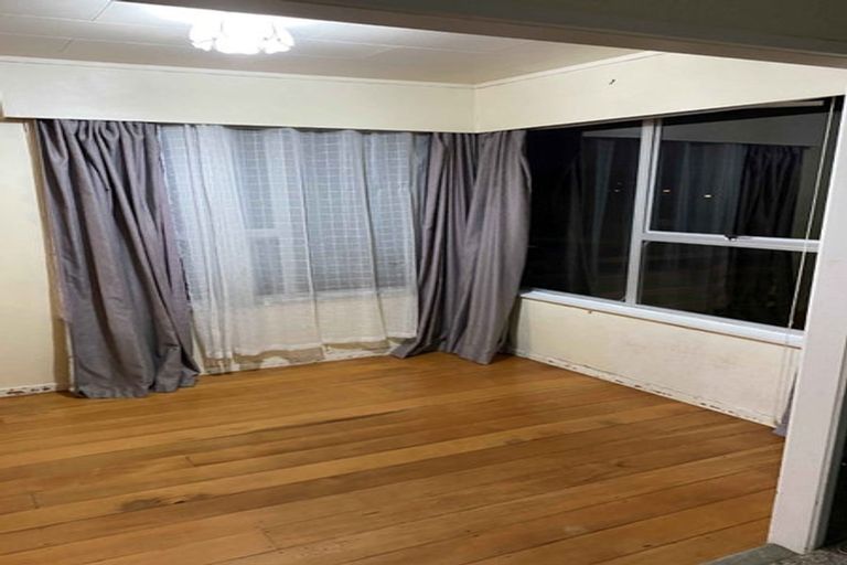 Photo of property in 111 Farquhar Road, Glendene, Auckland, 0602