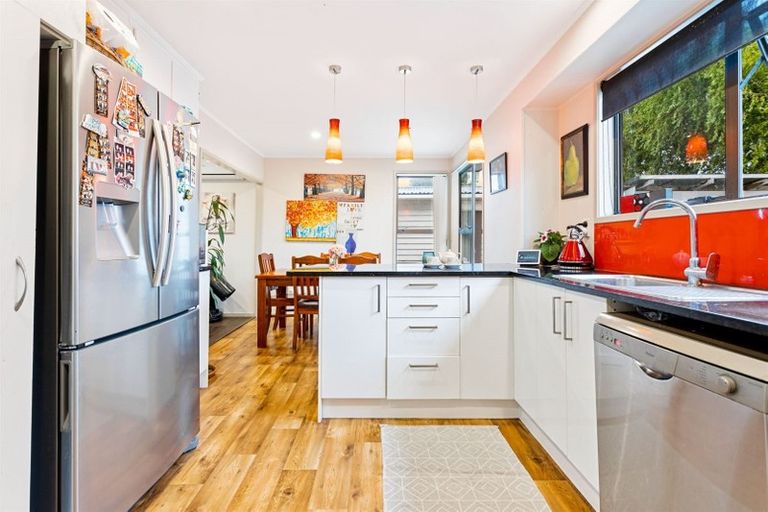 Photo of property in 154 Solar Road, Glen Eden, Auckland, 0602