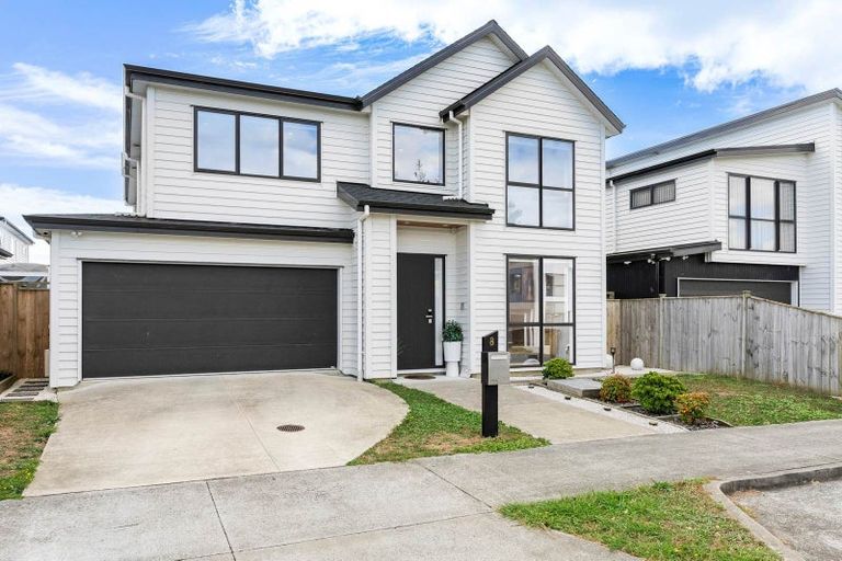 Photo of property in 8 Fjord Way, Karaka, Papakura, 2113