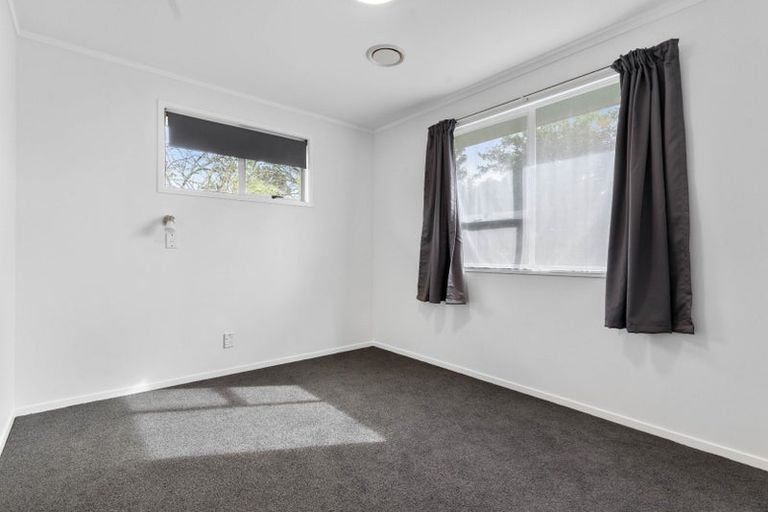 Photo of property in 1 Pitcher Place, Glen Eden, Auckland, 0602