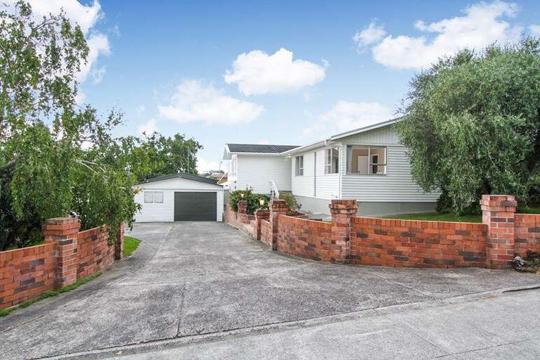 Photo of property in 4204a Great North Road, Glendene, Auckland, 0602