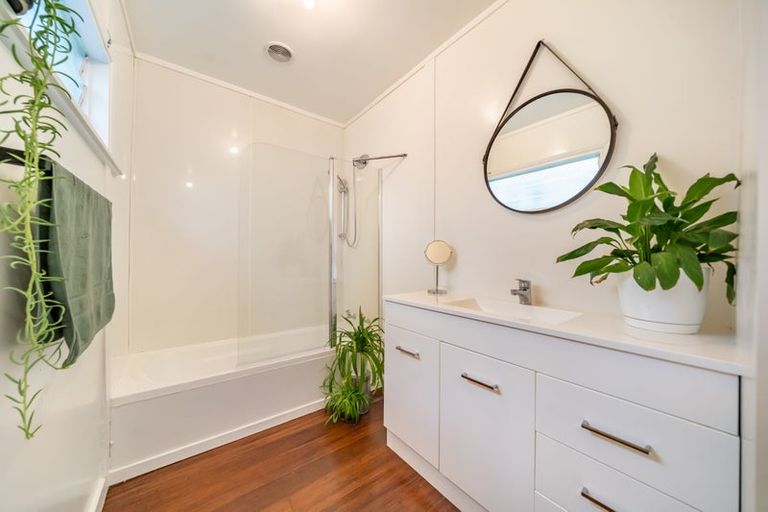 Photo of property in 20 Jocelyn Crescent, Pinehaven, Upper Hutt, 5019