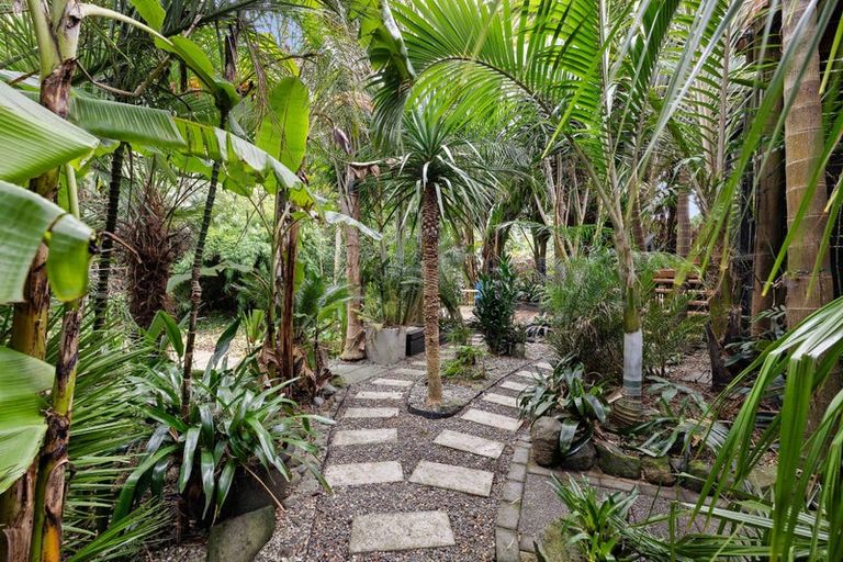 Photo of property in 70 Seaview Road, Marfell, New Plymouth, 4310